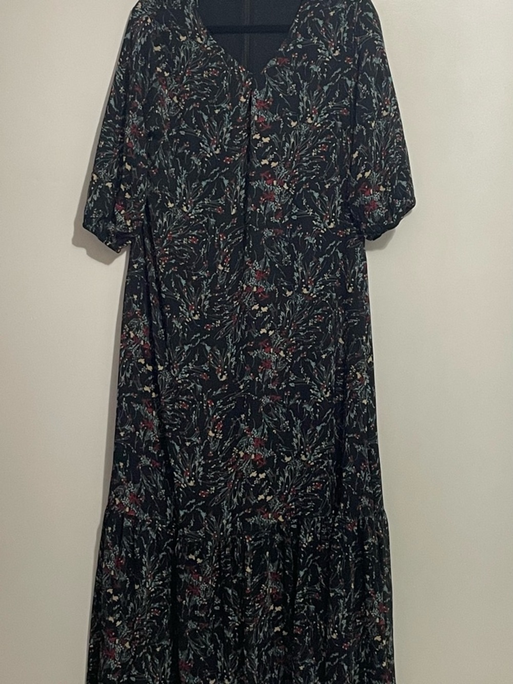 Women's Black Floral Midi Dress - Elegant Casual